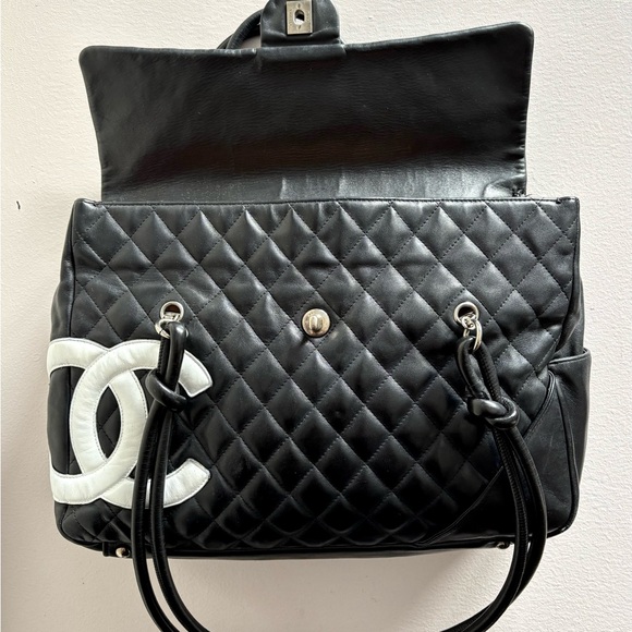 SALE🚨Authentic Chanel Cambon flap bag - Picture 2 of 8